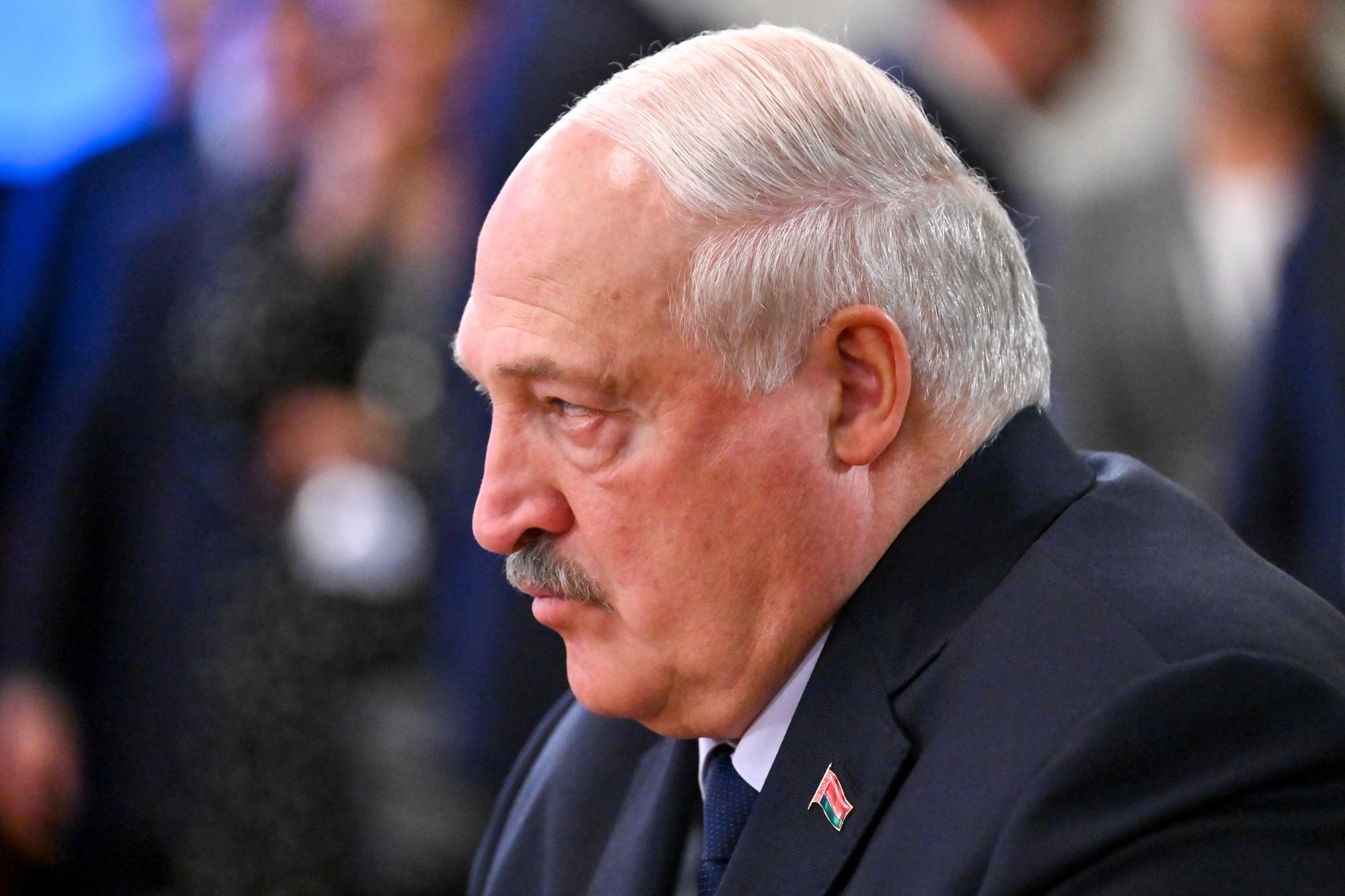 Bielorussia oggi al voto per le elezioni farsa di Lukashenko