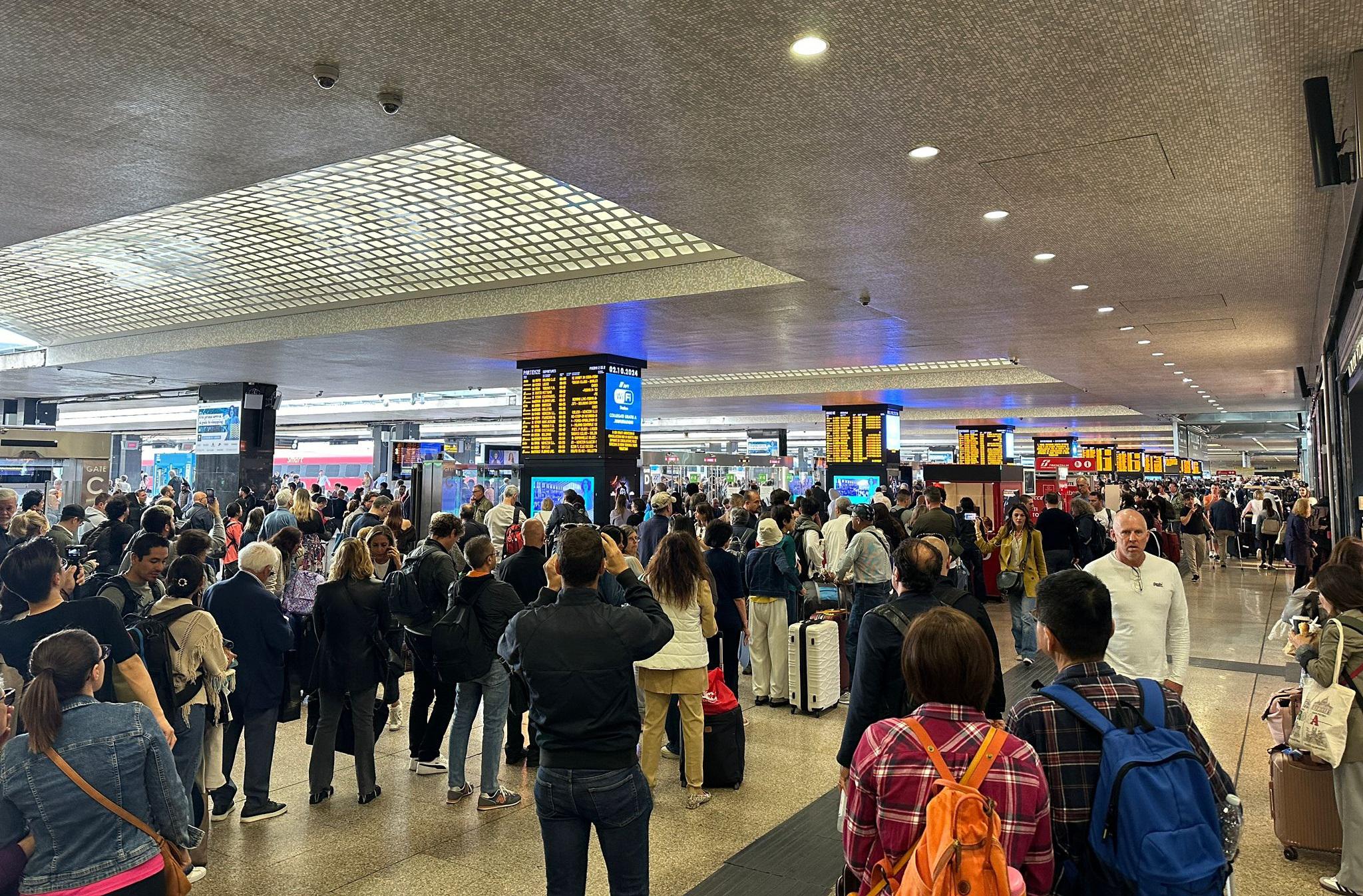 Caos treni, ancora ritardi sull’Alta velocità Roma-Napoli: cosa succede