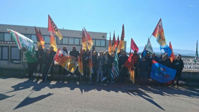 Protesta alla Hannon System di Benevento: i lavoratori in picchetto contro la chiusura dello stabilimento – NTR24.TV