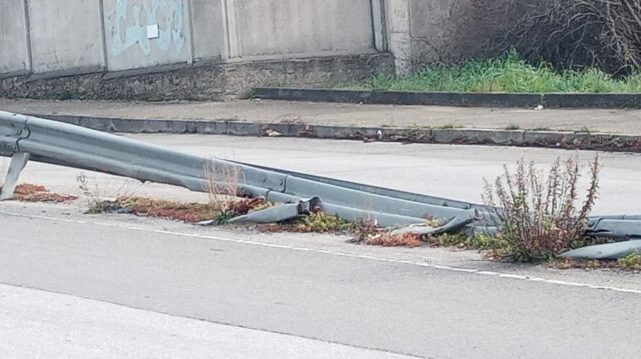 Guard rail divelto a viale Virgilio, Grieco (Lega): “È molto pericoloso, amministrazione intervenga” – NTR24.TV