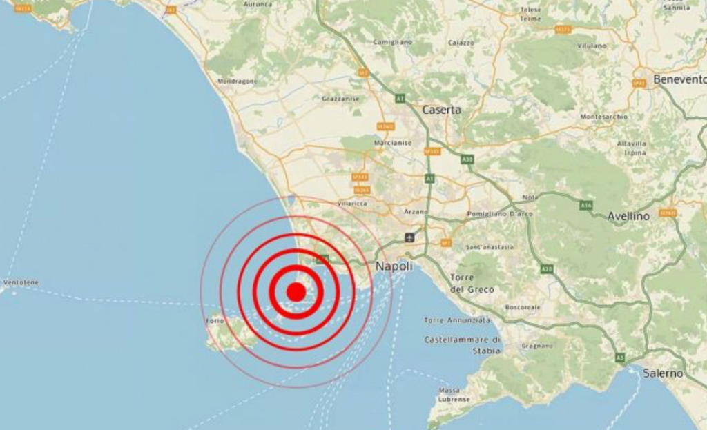 Terremoto a Napoli e Campi Flegrei oggi, lo sciame sismico non si placa