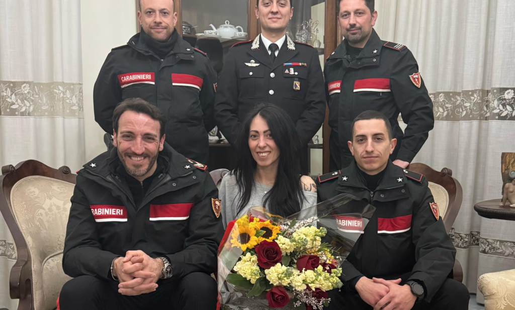 Napoli: il cuore di una donna si ferma, 3 carabinieri si alternano e le salvano la vita