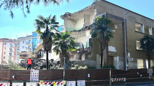 Benevento, la scuola Torre viene giù. Foto e ricordi invadono i social – NTR24.TV