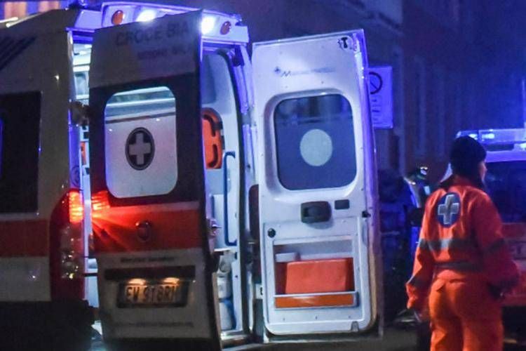 Scontro tra tre auto nel Barese, 2 morti