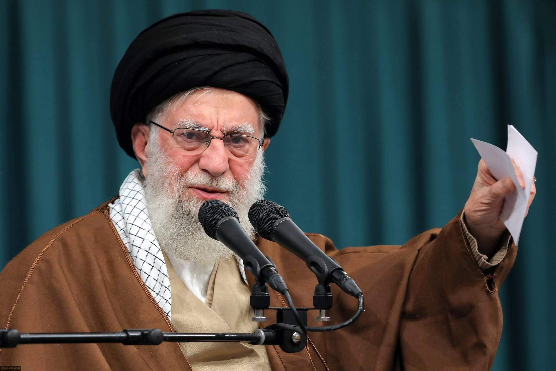 Iran-Usa, il rischio di un conflitto: la minaccia di Khamenei