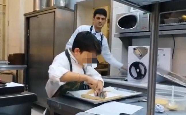 Morto il figlio 14enne dello chef Andrea Minguzzi, era stato accoltellato a Istanbul