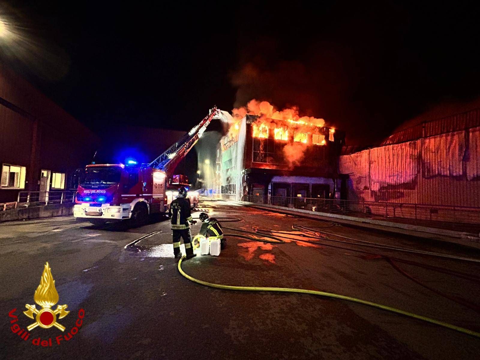 Cibo putrefatto e amianto in stabilimento Inalca bruciato a Reggio Emilia