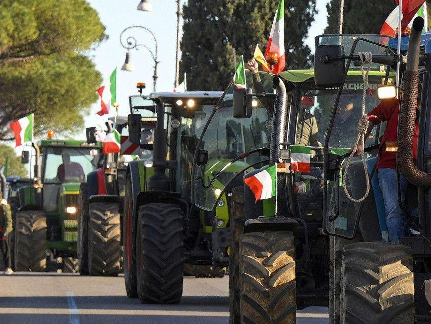 Torna la protesta dei trattori, sabato 8 febbraio punteranno su Roma