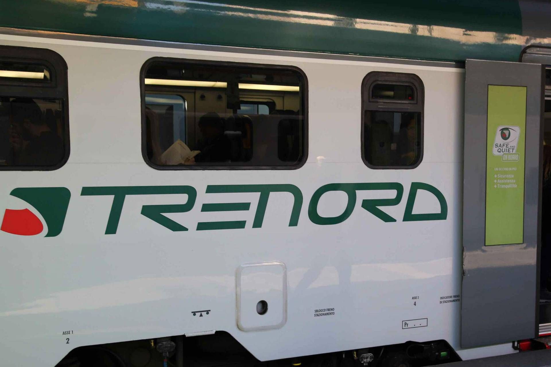 Sciopero oggi 5 febbraio 2025 in Lombardia, si ferma Trenord: orario e treni garantiti