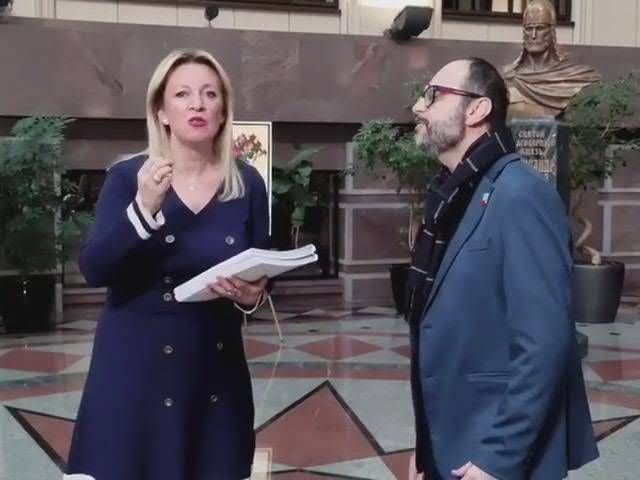 Zakharova canta Bella Ciao, le ‘scuse degli italiani’ e la petizione contro Mattarella