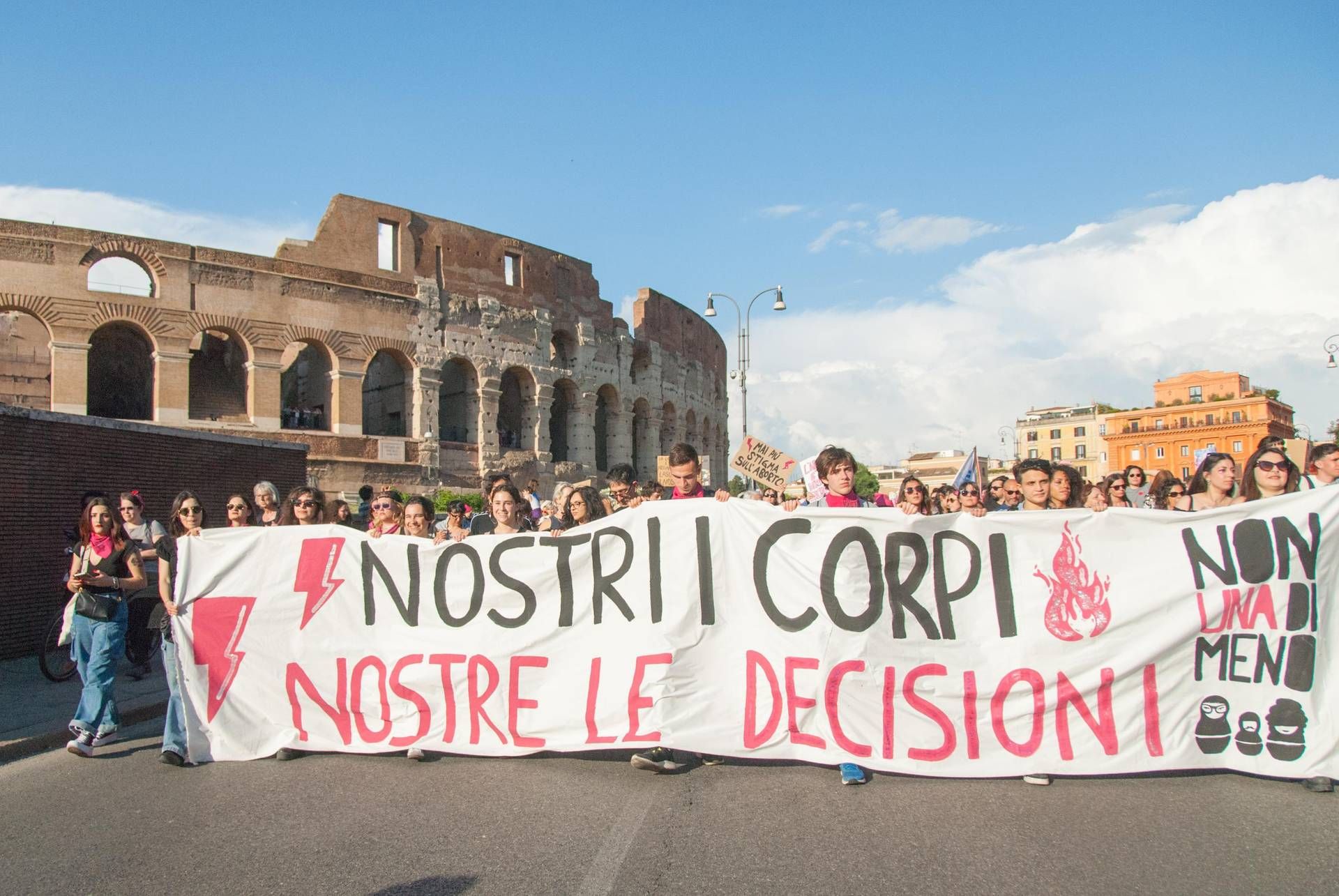 8 marzo, oggi marea fucsia nelle piazze di oltre 60 città: "Lotto, boicotto, sciopero"