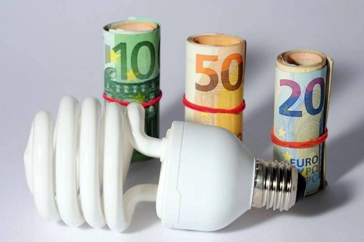 Decreto bollette luce e gas, chi può chiedere il bonus: tutti gli sconti