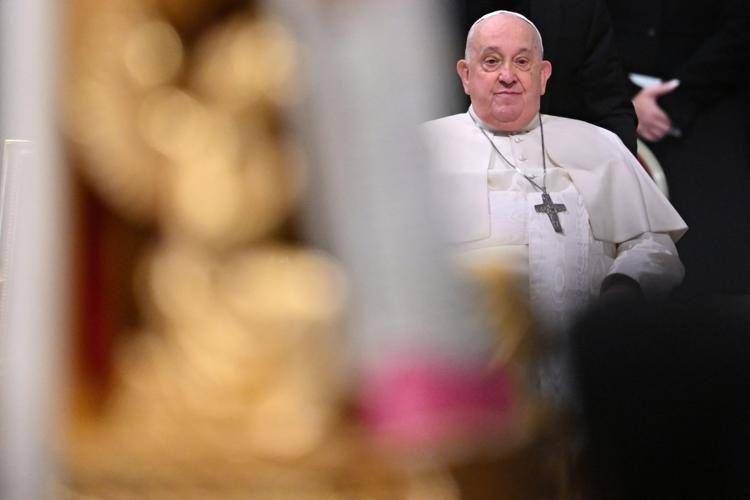 Papa Francesco, il messaggio a sorpresa con voce sofferente