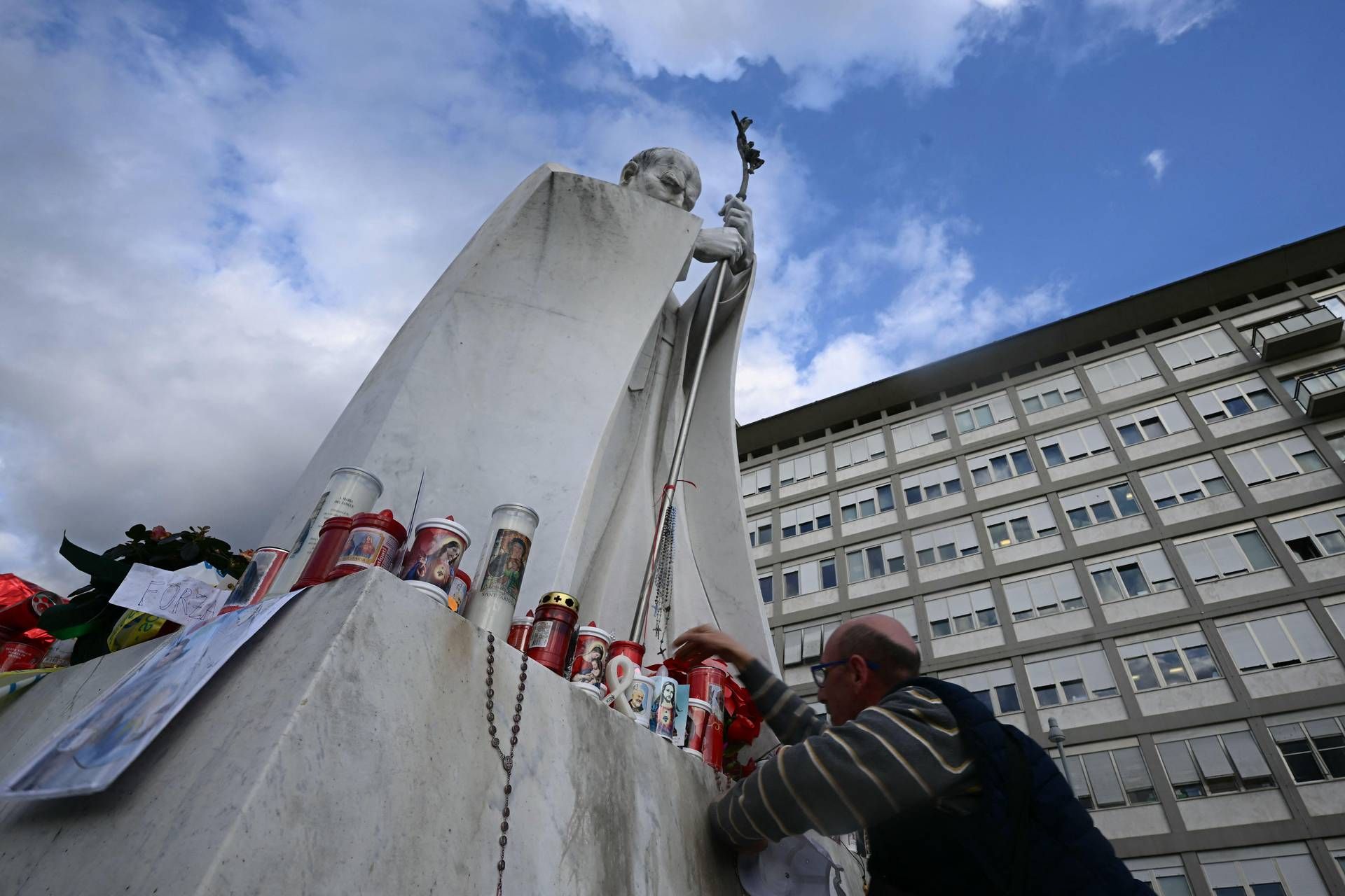 Papa Francesco e la crisi di broncospasmo, ora cosa rischia