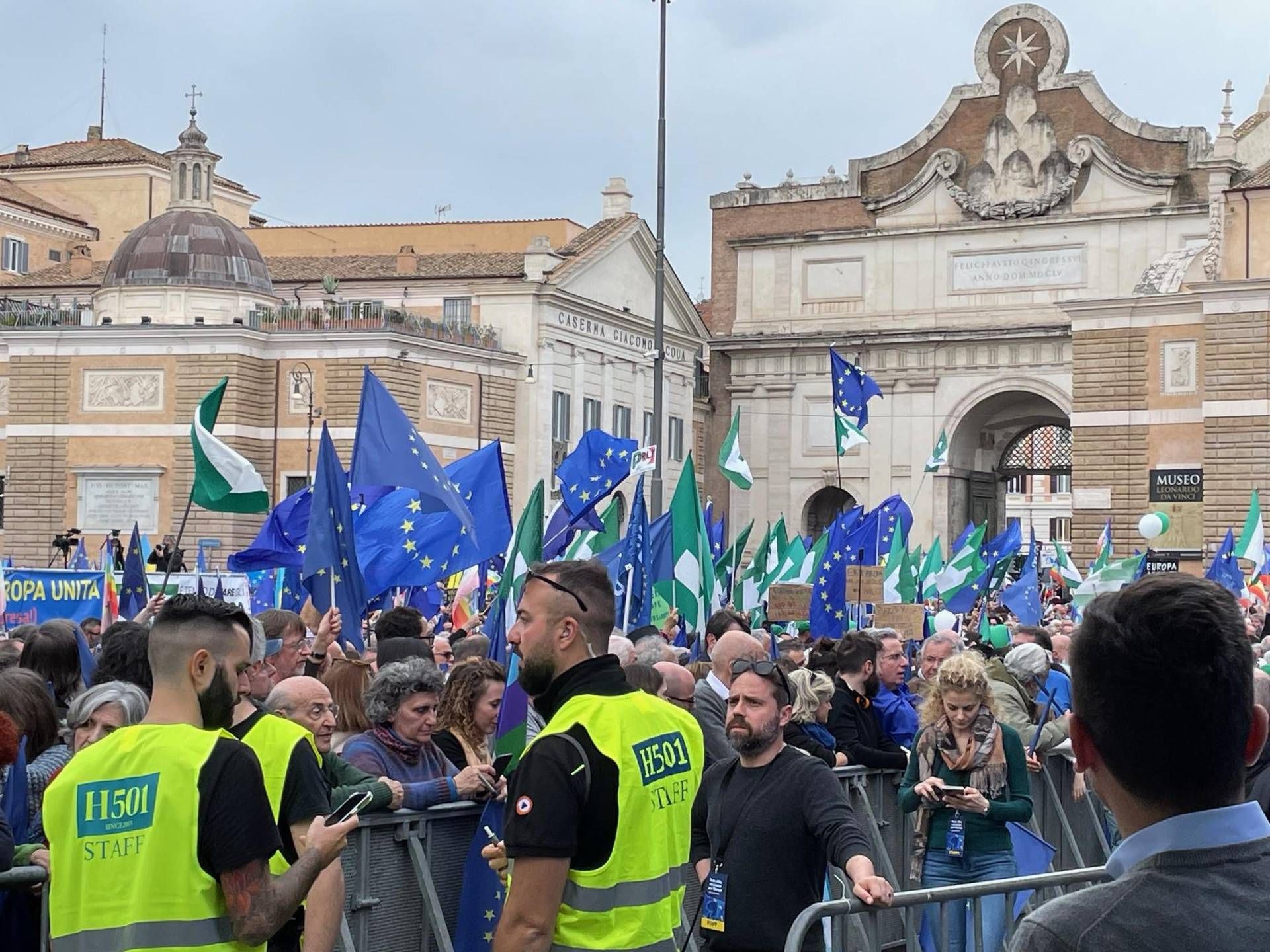 Piazza del Popolo piena per l’Europa. Ma i giovani dove sono?