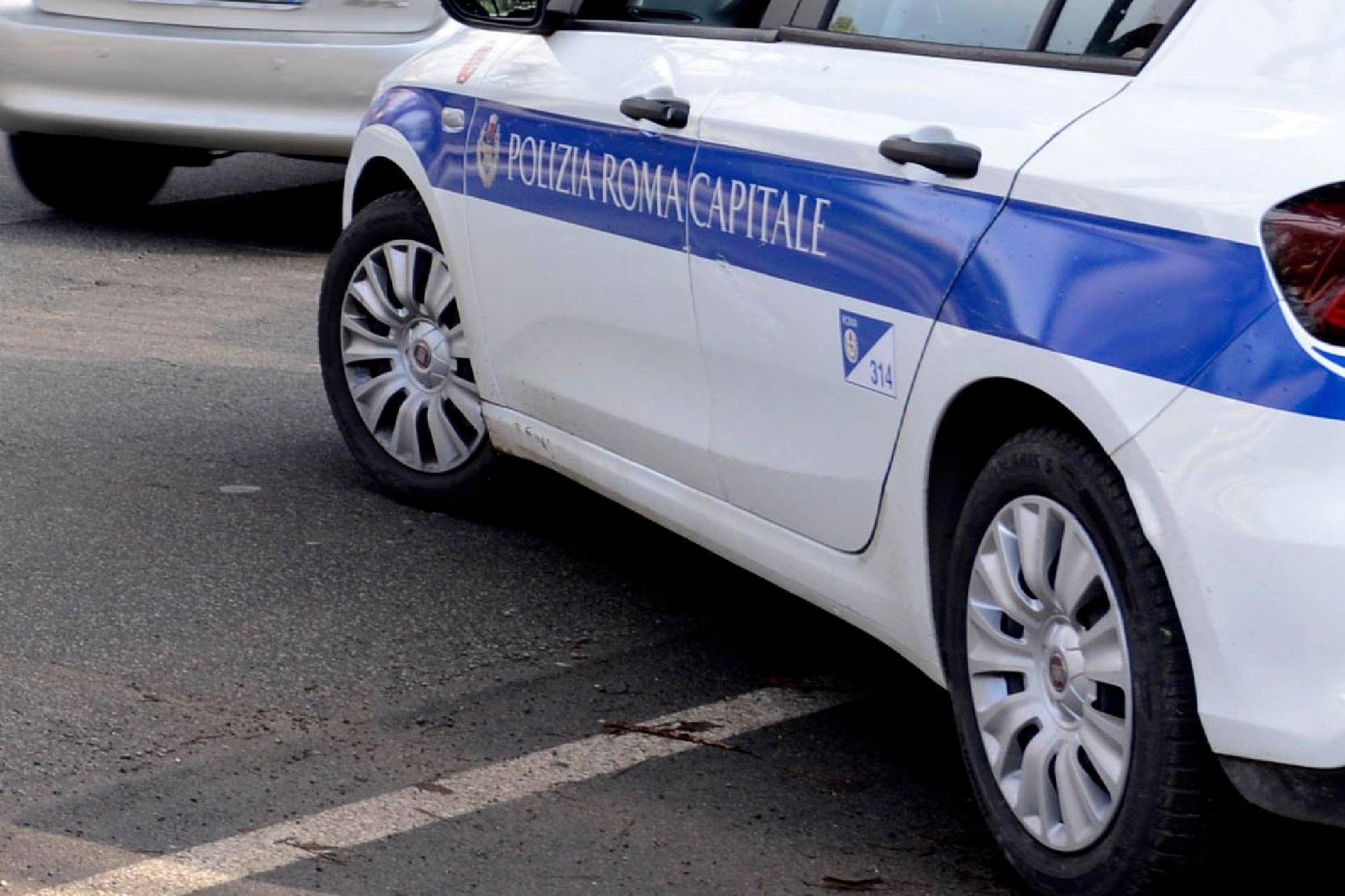 Incidente su via Ardeatina, 56enne muore travolta da un’auto: alla guida un 20enne