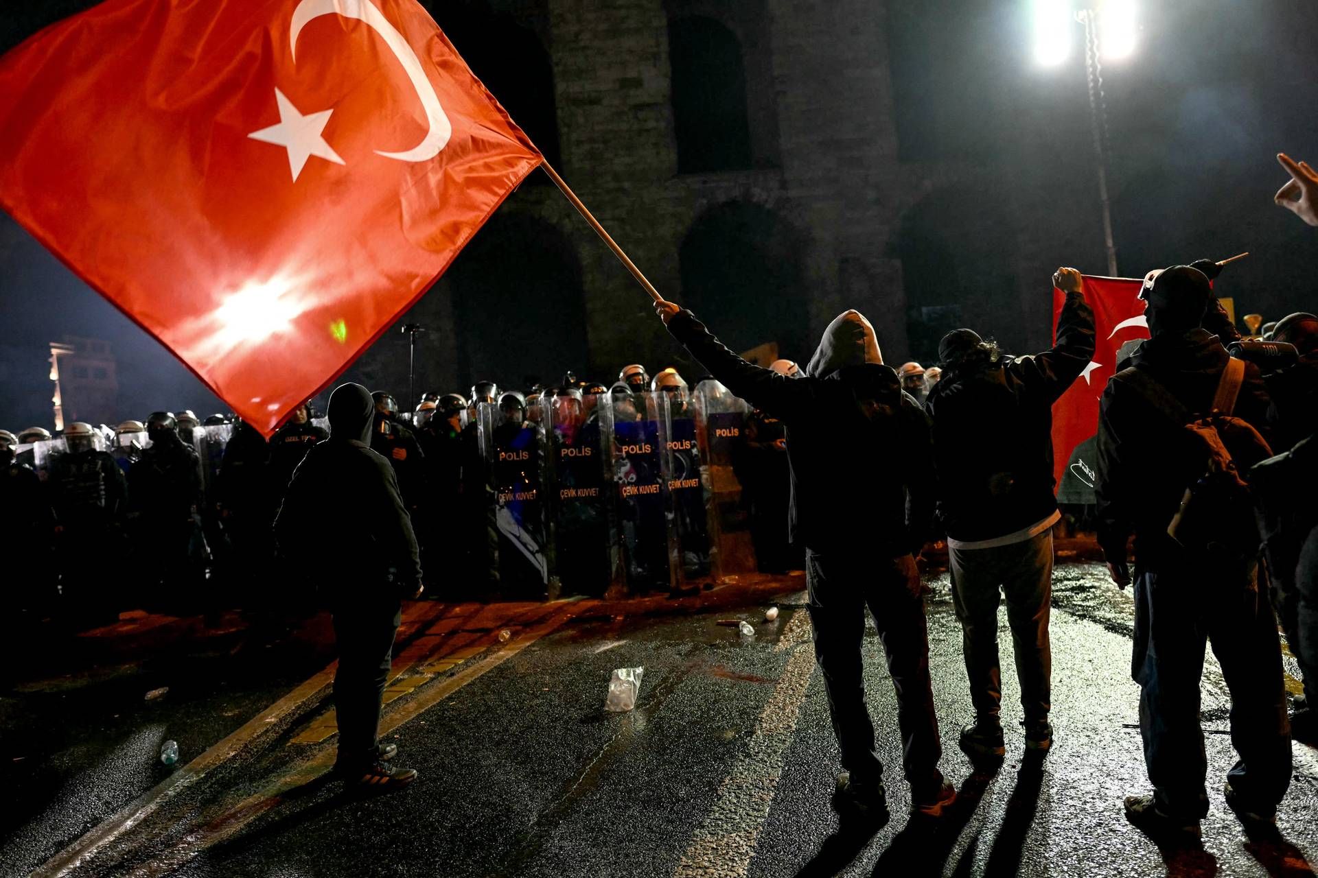 Istanbul, sindaco in tribunale: continuano le proteste