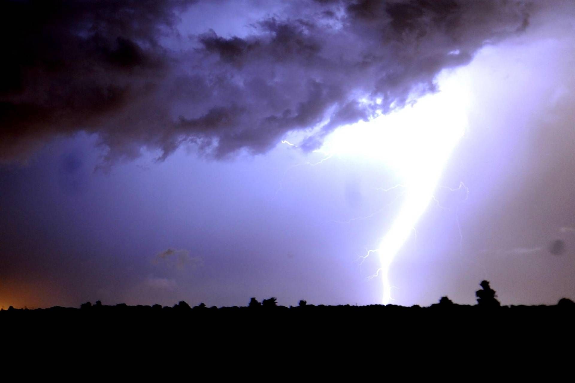 Maltempo oggi con piogge e temporali, scatta allerta: ecco dove